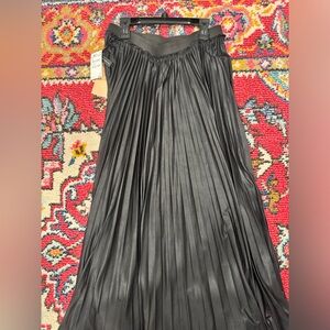 Halogen Midi black Skirt size medium, brand new with tags
